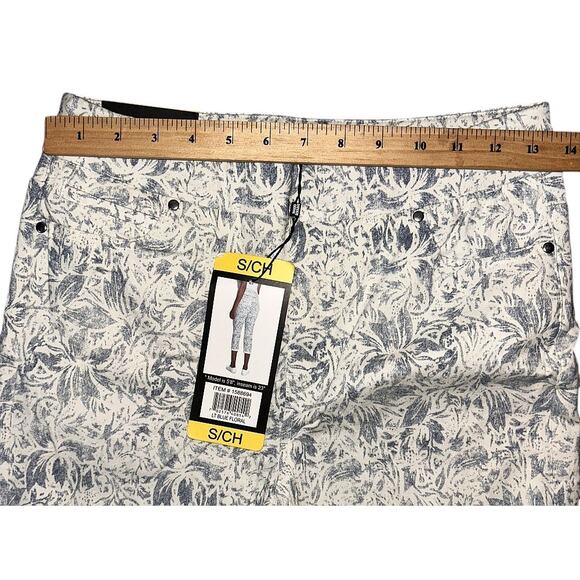 NWT Mario Serrani High-Rise Stretch Cuff Blue& White Floral Capri Small - Picture 3 of 7